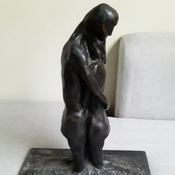 Bronze sculpture of a couple curdling - Picture 1 of 5